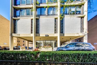 5740 N Sheridan Rd in Chicago, IL - Building Photo - Building Photo