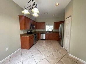 5031 Madison Lakes Cir W in Davie, FL - Building Photo - Building Photo