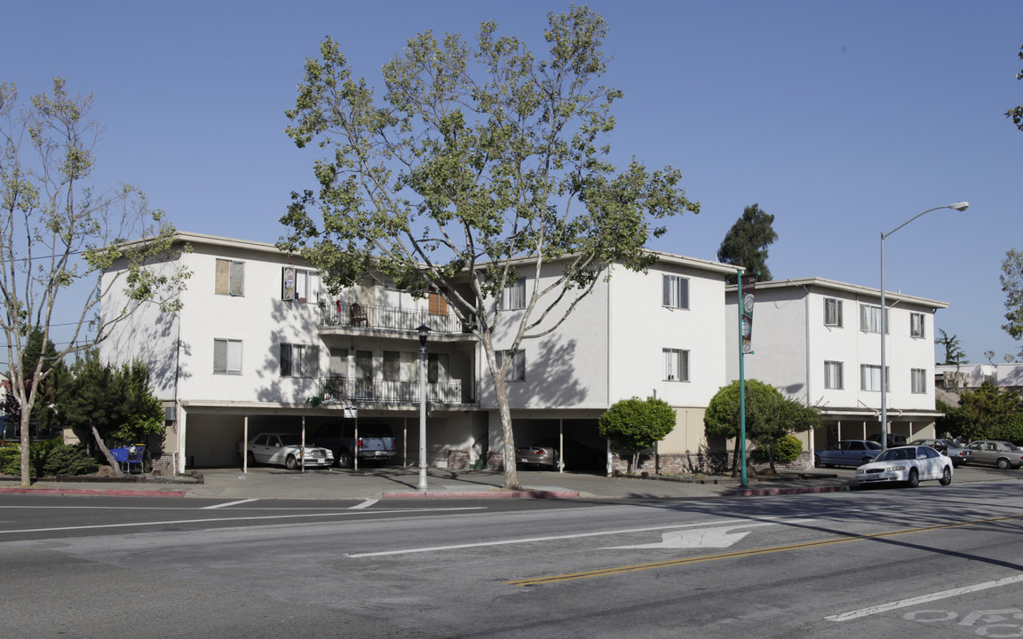 477 Apartments in San Leandro, CA - Building Photo