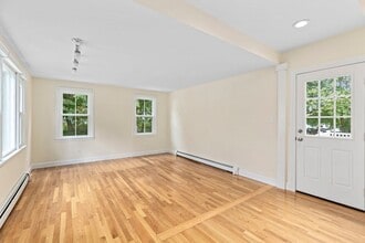 231 Lincoln St in Hingham, MA - Building Photo - Building Photo