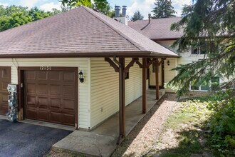 12131 62nd Ave N, Unit 12131 62nd Ave N, Maple G in Maple Grove, MN - Foto de edificio - Building Photo