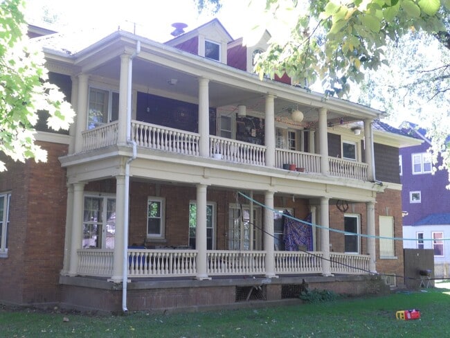 560 Allen St in Syracuse, NY - Building Photo - Building Photo