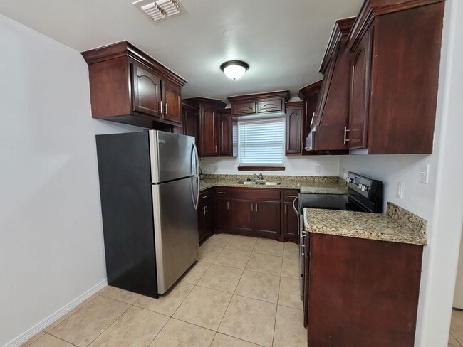 139 Kleberg Ave in Brownsville, TX - Building Photo - Building Photo