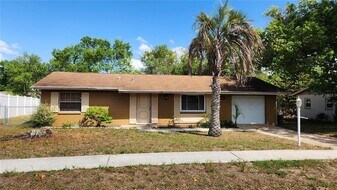 4518 Yorkshire Ave in Spring Hill, FL - Building Photo