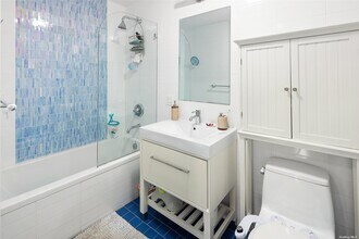 91-16 Shore Front Pkwy-Unit -2C in Queens, NY - Building Photo - Building Photo