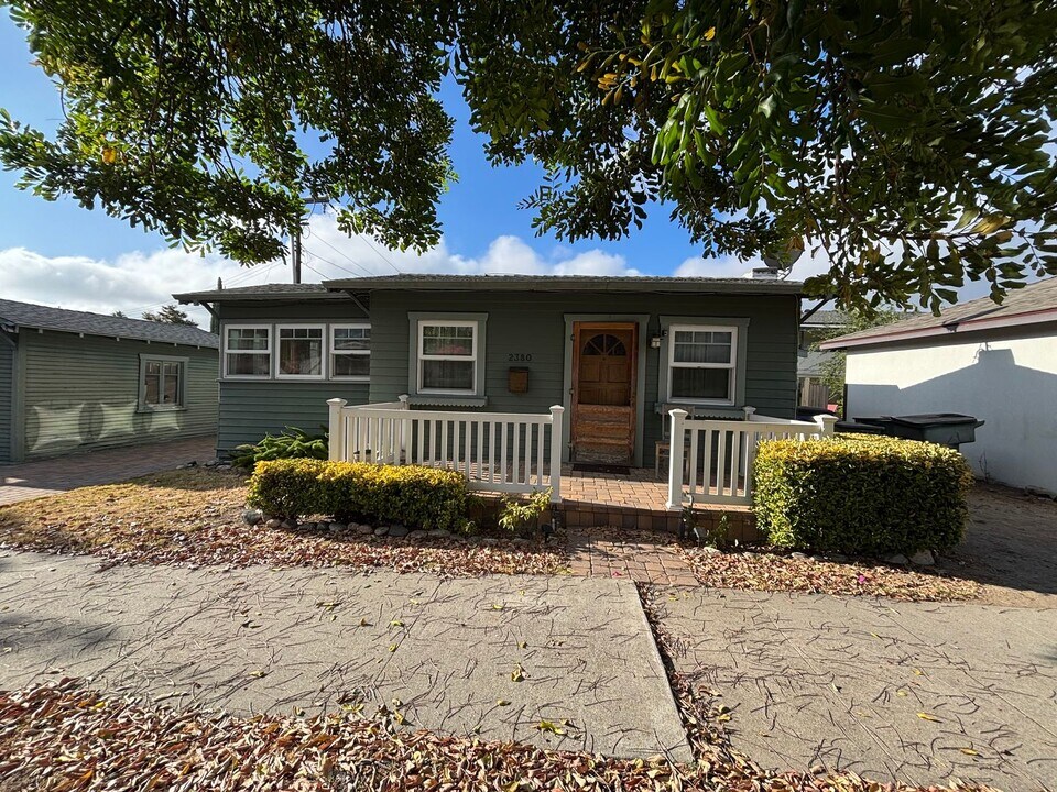 2380 E Villa St in Pasadena, CA - Building Photo