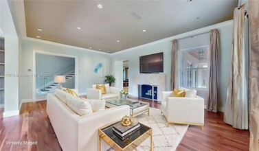 1101 N Greenway Dr in Coral Gables, FL - Building Photo - Building Photo