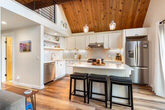 319 Pine St in Tahoma, CA - Building Photo - Building Photo