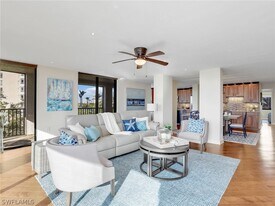 11030 Gulf Shore Dr in Naples, FL - Building Photo