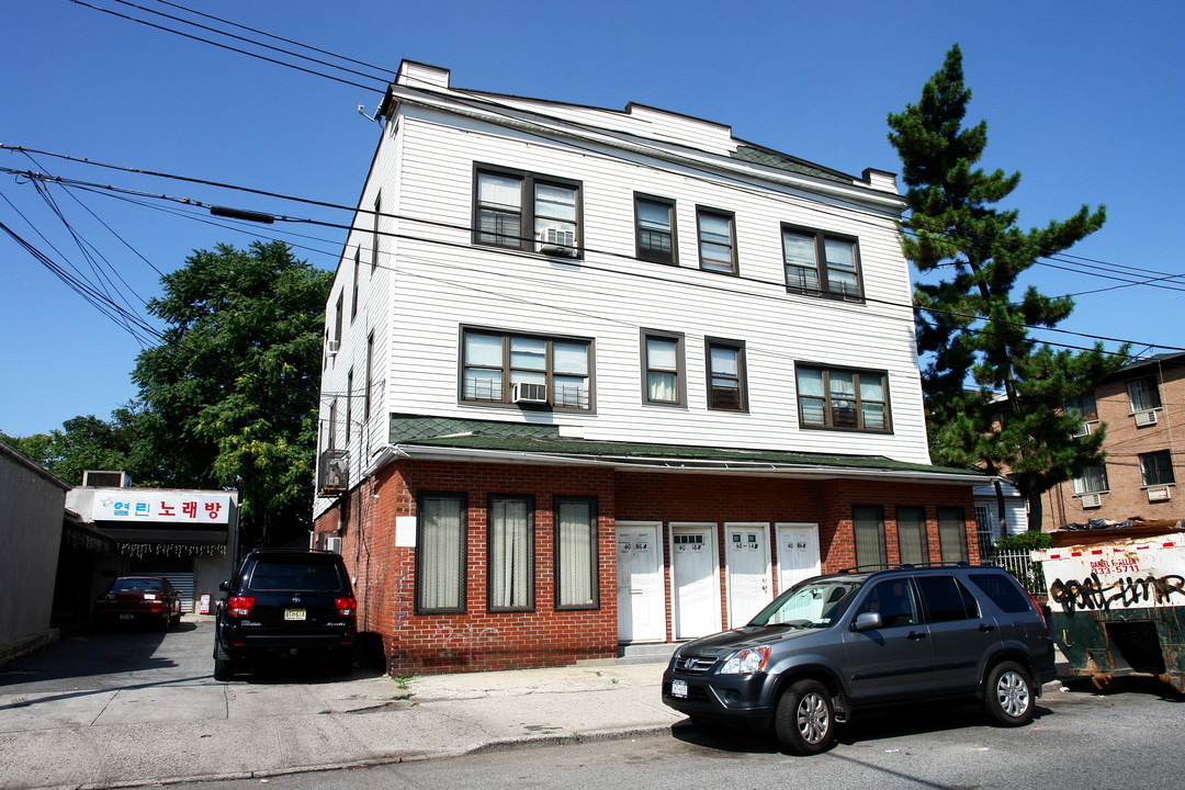 4014-4016 149th Pl in Flushing, NY - Building Photo