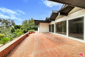 656 N Bonhill Rd in Los Angeles, CA - Building Photo - Building Photo