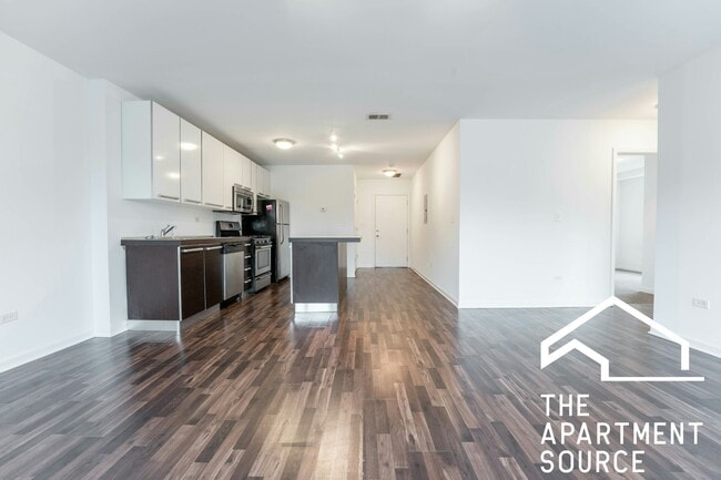 property at 1544 W Glenlake Ave