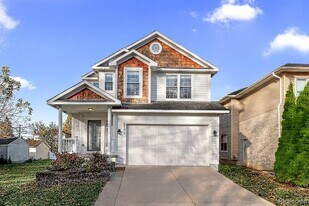 2136 Brock St in Keego Harbor, MI - Building Photo