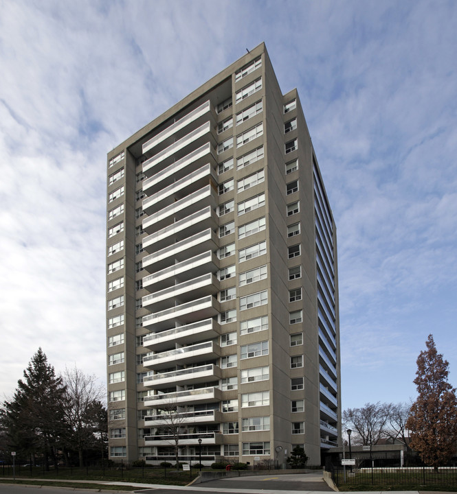 2263 Marine Dr in Oakville, ON - Building Photo