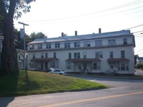 24 Elm St in Waterville, ME - Foto de edificio - Building Photo