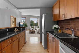 265 Ontario in Kingston, ON - Foto de edificio - Building Photo