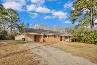 409 College Dr in Raeford, NC - Building Photo - Building Photo
