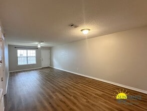 8471 Barrancas St in Navarre, FL - Building Photo - Building Photo