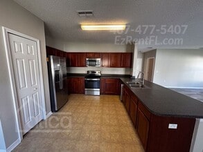 568 Bristol Cir in Kissimmee, FL - Building Photo - Building Photo