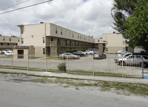 The Gardens in Opa Locka, FL - Building Photo - Building Photo