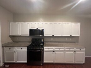 129 Standing Stone St in Las Vegas, NV - Building Photo - Building Photo