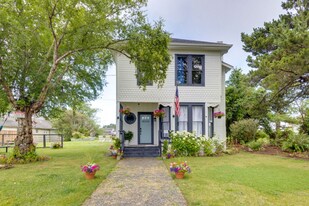 414 S Holladay Dr in Seaside, OR - Building Photo