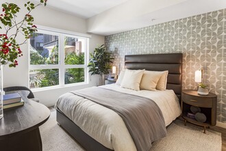 Intro in Burbank, CA - Building Photo - Building Photo