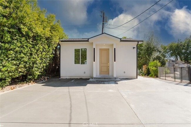 11124 Yolanda Ave