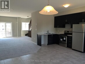 29 Crossings Wy in Hamilton, ON - Building Photo - Building Photo