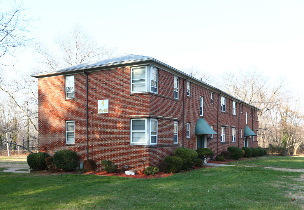 Cedar Lane Manor Apartments in Riverton, NJ - Building Photo