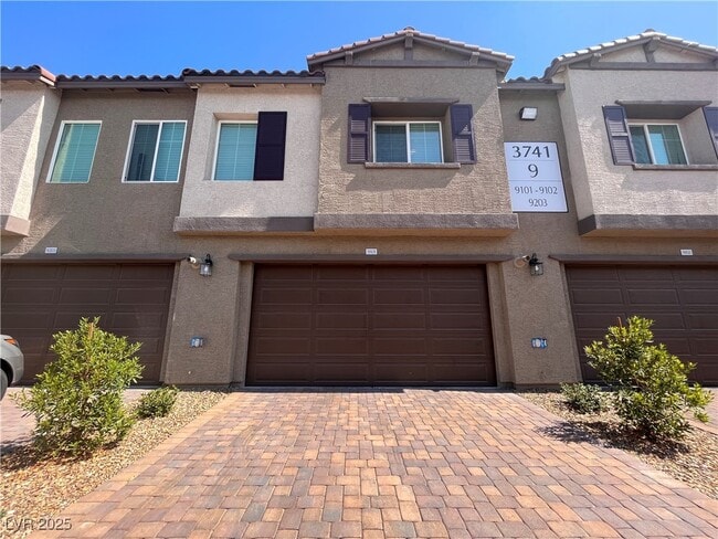 3741 Canis Minor Ln in Henderson, NV - Building Photo - Building Photo