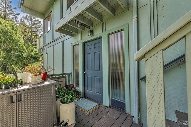 18 Walnut Ave, Unit 18