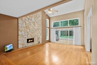 38W199 Heatherfield Dr in Elgin, IL - Building Photo - Building Photo