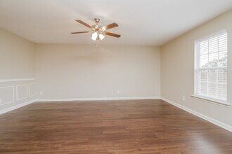 132 Berele Shepsele Ln in La Vergne, TN - Foto de edificio - Building Photo