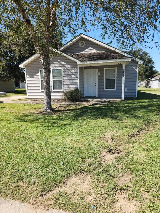 5457 McClelland Dr in Baton Rouge, LA - Building Photo