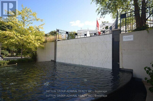 88 Grangeway Ave in Toronto, ON - Building Photo - Building Photo