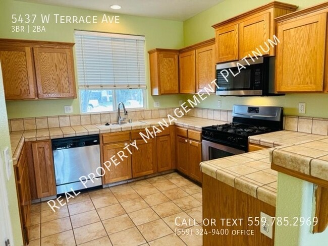 5437 W Terrace Ave in Fresno, CA - Building Photo - Building Photo