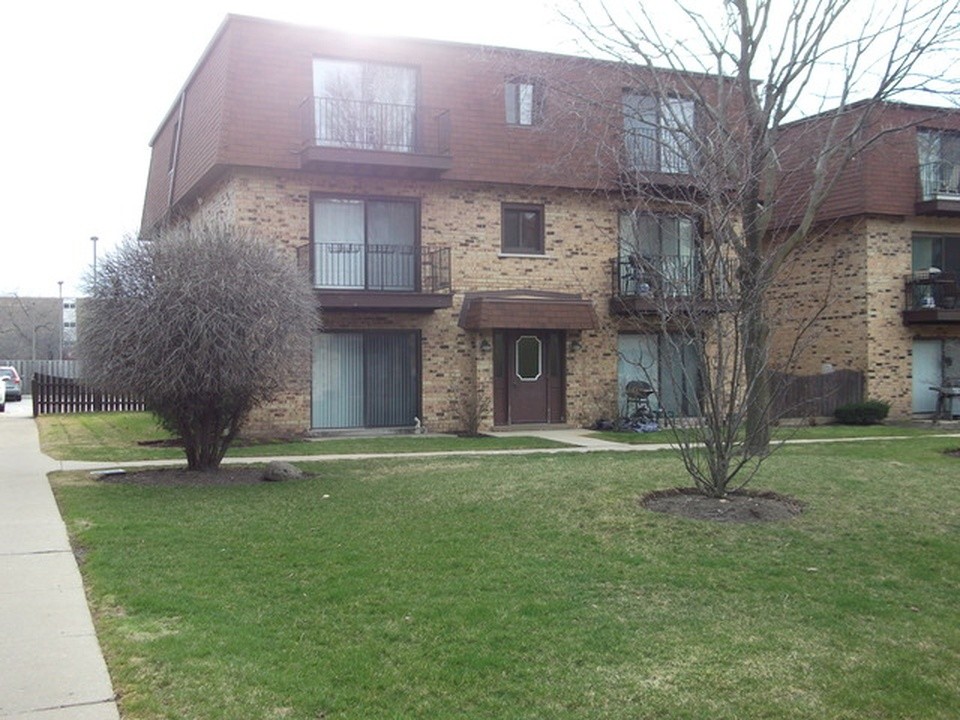 9717 Bianco Terrace, Unit E in Des Plaines, IL - Foto de edificio