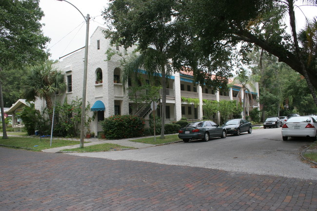 1206 Oak St in St. Petersburg, FL - Building Photo - Building Photo