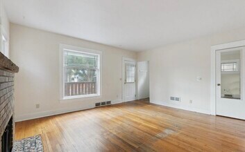 506 W Oakland Ave in Lansing, MI - Building Photo - Building Photo