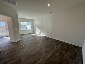 247 Moyer Dr in Graham, NC - Building Photo - Building Photo