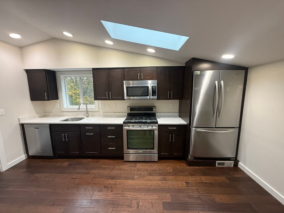 7 Maverick St, Unit one bed in Dedham, MA - Building Photo