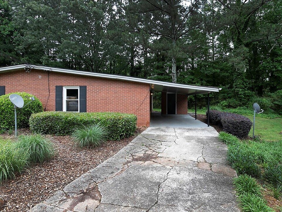 2123 Hanfred Ct in Tucker, GA - Building Photo