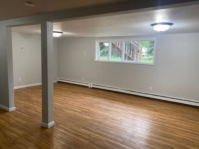 1468 Davison St, Unit A in North Pole, AK - Foto de edificio - Building Photo