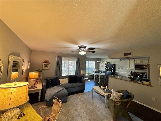 2535 Wedglea Dr in Dallas, TX - Building Photo - Building Photo