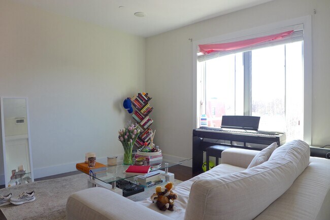 613 Massachusetts Ave, Unit 7
