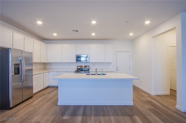 property at 252 Walsh Peak Ave