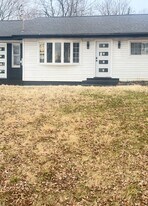 2830 Country Park Dr in Cincinnati, OH - Building Photo