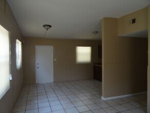 4220 W Laurel St in Tampa, FL - Building Photo - Building Photo