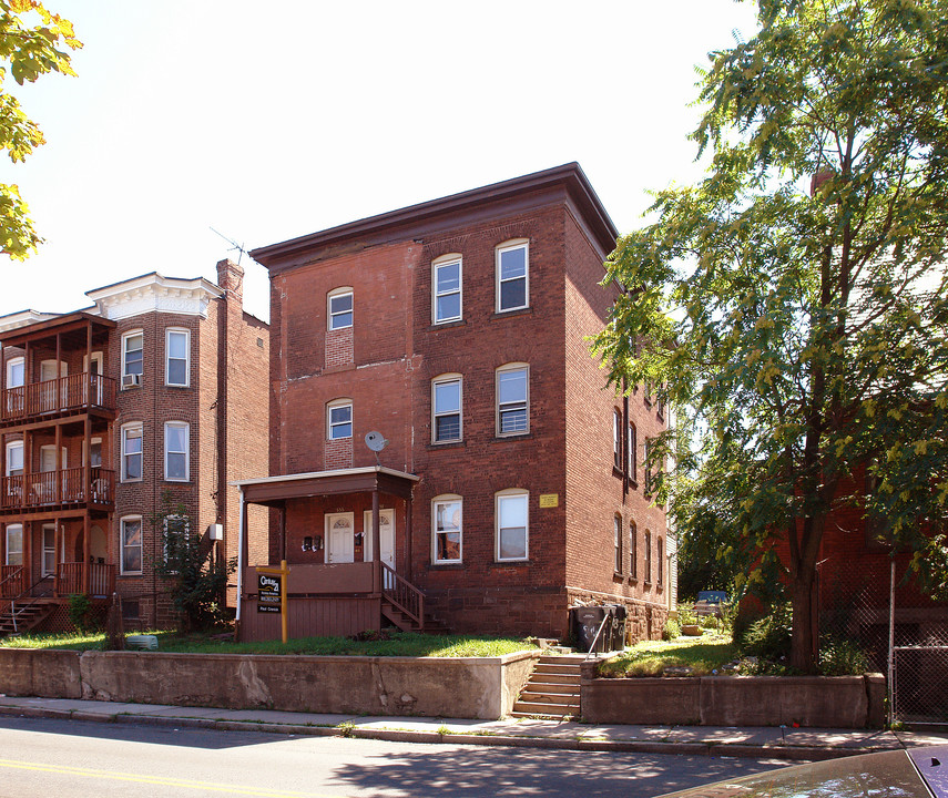 556 Broad St in Hartford, CT - Building Photo